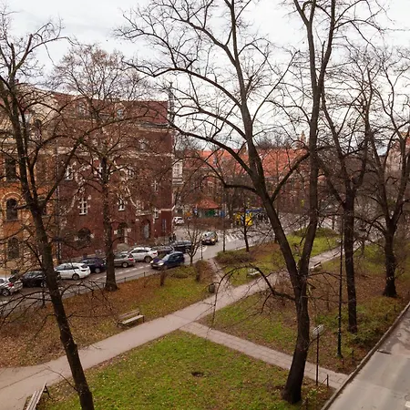 Househost Retoryka * Krakow